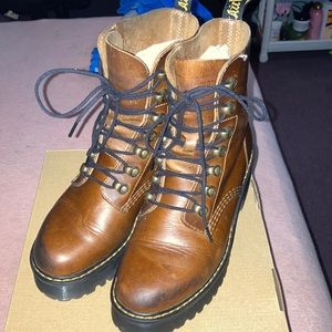 Dr Martens Leona Butterscotch